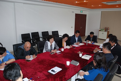 图为座谈会现场